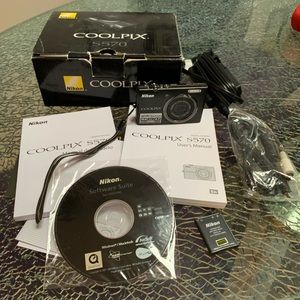 Nikon COOLPIX S570 12.0MP Digital Camera - Black